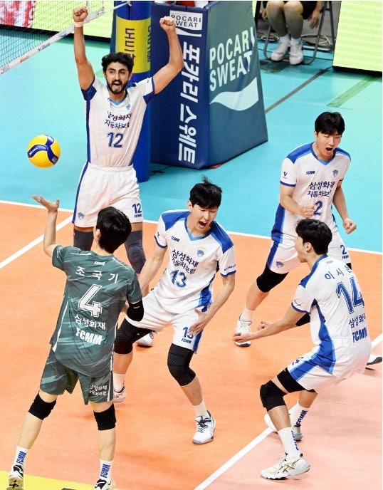 삼성화재, 우리카드에 3-1로 역전승...3위로 상승