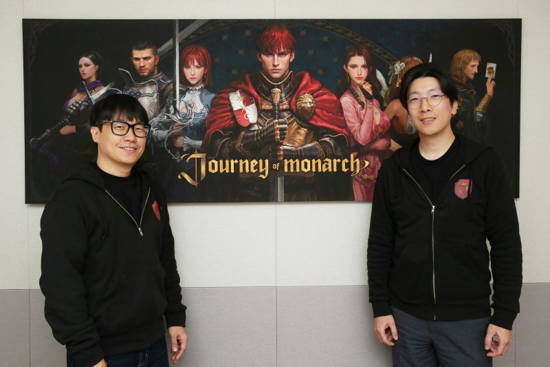 왼쪽부터 엔씨소프트 김제룡 개발실장, 박선우 개발PD(제공=엔씨소프트).