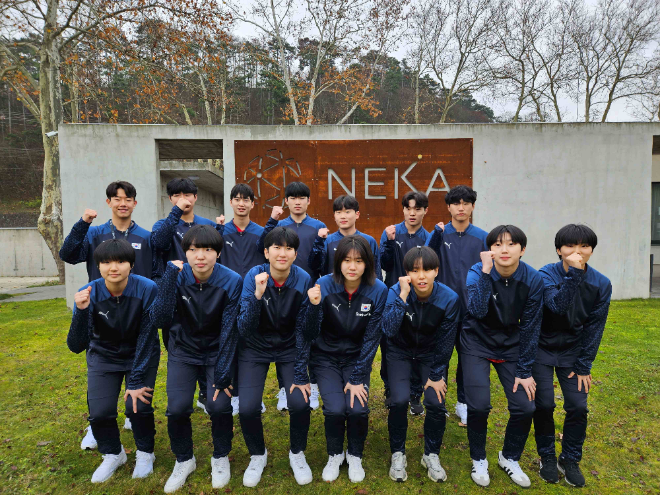 남녀부 우수선수들의 단체 사진 / 사진제공=대한핸드볼협회