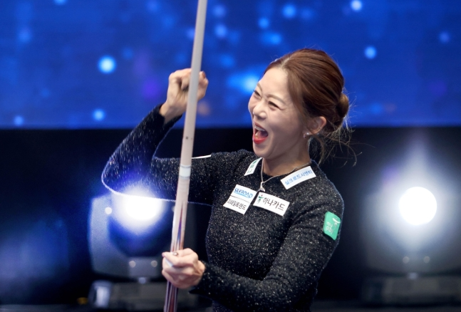 우승 확정 직후 환호하는 김가영