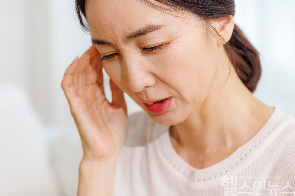 동장군이 찾아오는 겨울철 추위는 면역력을 떨어뜨리기 쉽다. 이때 중장년층은 대상포진 발병 위험이 커져 각별한 주의가 요구된다. (클립아트코리아)