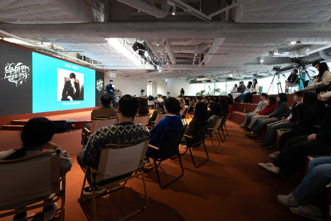 우아한형제들은 7일 서울 송파구 롯데월드타워에서 우아한 사장님 자녀 장학금을 받는 장학생을 초청해 ‘2024 우아한 멘토링 콘서트’를 개최했다. ⓒ우아한형제들