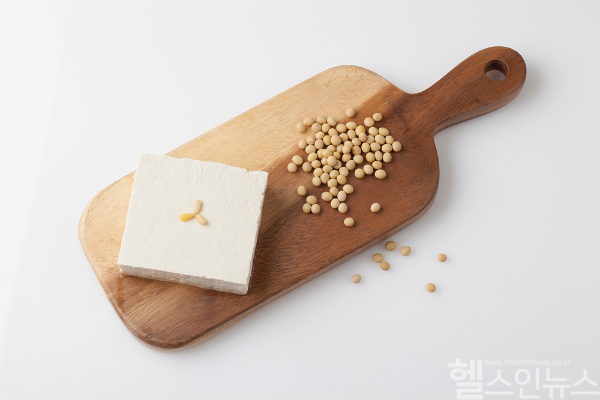 동물성 단백질 보다 식물성 단백질 섭취량이 많을수록 관상동맥질환, 심혈관질환 등의 위험을 줄일 수 있다는 연구 결과가 발표됐다. (클립아트코리아)