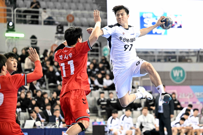 두산의 7연승을 이끌고 있는 전년도 챔프전 mvp 두산 김연빈 / 사진제공=한국핸드볼연맹
