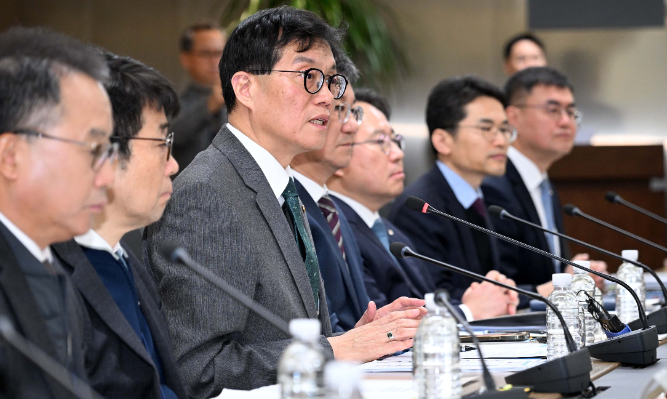 이창용 "당분간 원/달러 환율 예전 수준으로 돌아가기 어려워"