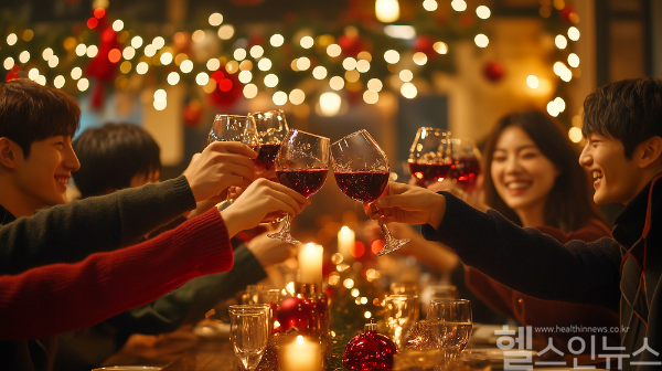 술자리가 잦아지는 연말에는 과음을 하기 쉽다. 그러나 술은 위장부터 간, 심장, 알코올성 치매의 원인이 될 수 있어 올바른 음주 습관을 가지는 게 필요하다. (클립아트코리아)