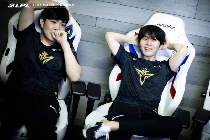 V5 시절 이재원과 '루키' 송의진(Photo= LPL 官方).