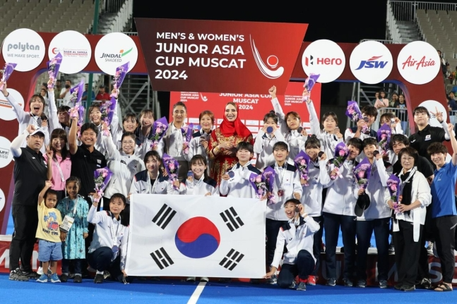 3위로 시상대에 오른 한국 선수단