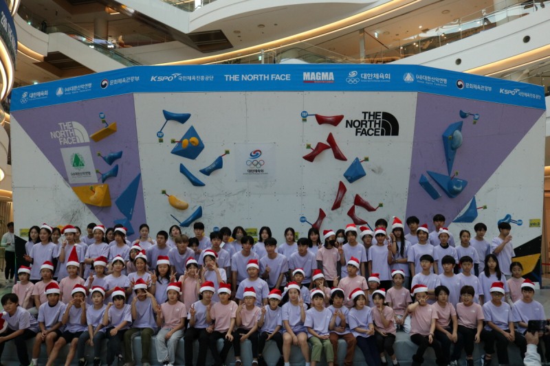 △ '2024 청소년 스포츠한마당 스포츠클라이밍 대회' 참가 선수 단체사진. (제공= 대한산악연맹)
