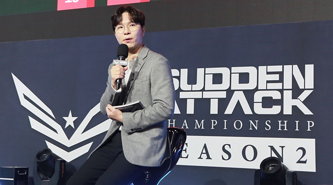 서든어택 김태현 총괄 디렉터가 내년 시즌1에 적용될 신규 업데이트 내용을 발표하고 있다. 사진 제공 : 넥슨