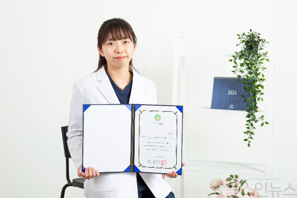 유은희 부산대병원 산부인과 교수가 ‘대한가임력보존학회 학술대회’에서 우수 구연상을 수상했다. (부산대병원 제공)