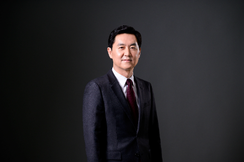 삼성전자는 DX부문 최고기술책임자(CTO) 겸 삼성리서치 연구소장 전경훈 사장이 세계에서 가장 권위있는 미국 전기전자공학회(이하 IEEE)의 2025년 펠로우(석학회원)로 지난 7일 선정됐다고 17일 밝혔다. 사진은 DX부문 최고기술책임자(CTO) 겸 삼성리서치 연구소장 전경훈 사장. (사진 = 삼성전자 제공)