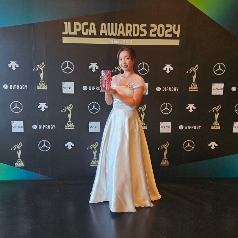 2024년 JLPGA 시상식에서 신인상을 수상한 이효송 프로 / 사진제공 : JLPGA