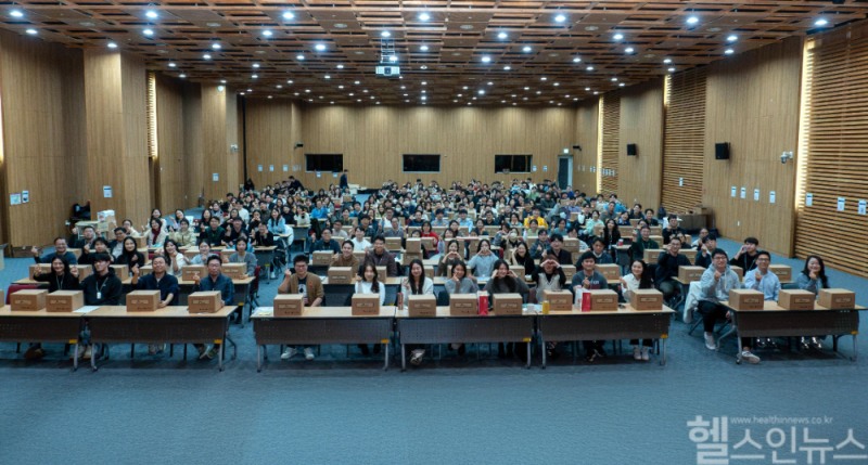 SK바이오팜 임직원 행복상자 포장 봉사활동 모습 (SK바이오팜 제공)