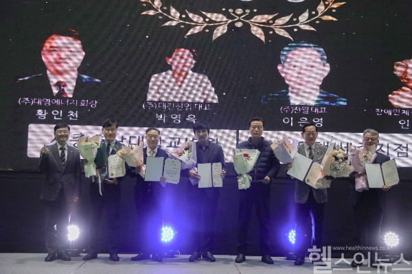 왼쪽 세 번째가 세종충남대학교병원 권계철 원장 (세종충남대학교병원 제공)