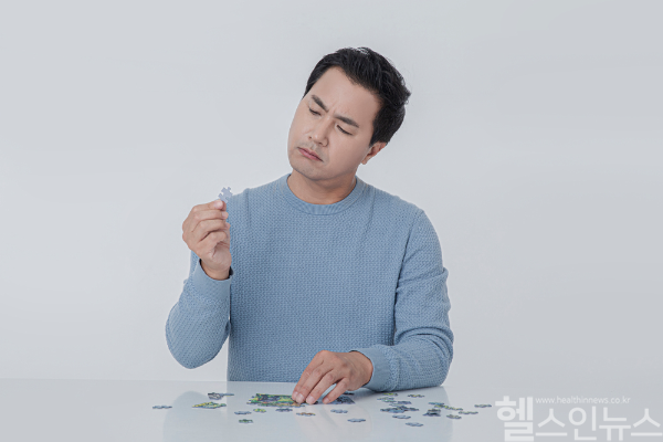 치매는 종류가 매우 다양하다. 그 중 전두측두엽치매는 비교적 이른 50대에 발병률이 높아 미리 알아두고 적극적으로 대처하는 것이 필요하다. (클립아트코리아)