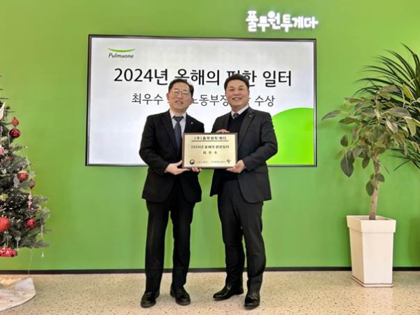 풀무원푸드앤컬처 이동훈 대표(오른쪽)와 한국장애인고용공단 차정훈 고용촉진이사