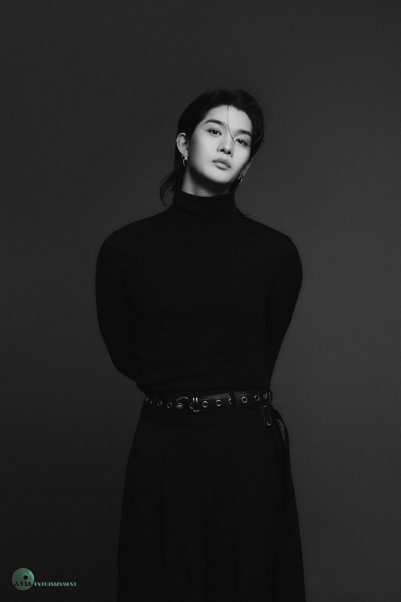 배진영, 새 프로필 공개…조각 비주얼의 정석