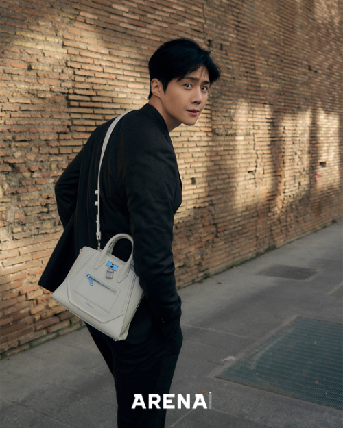 사진=아레나 옴므 플러스