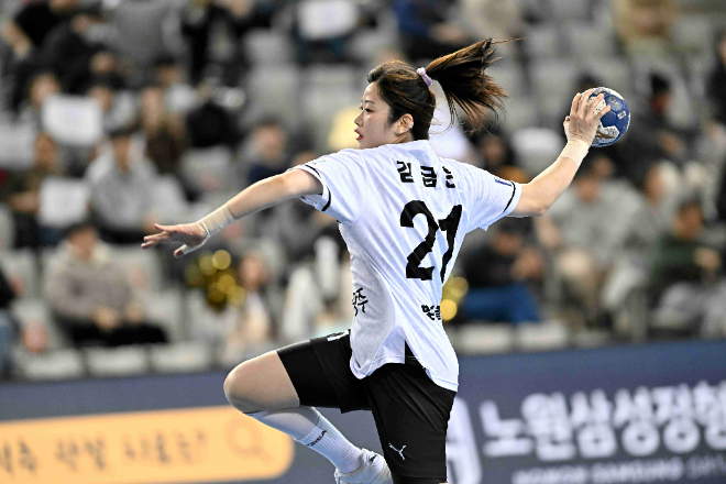 광주도시공사 김금순 신한 SOL페이 23-24 핸드볼 H리그 경기 모습 / 사진제공=한국핸드볼연맹