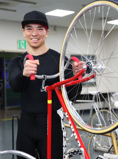 불의의 사고를 이겨내고 복귀한 이욱동은 특선급에 진출하겠다는 자신과의 약속을 이번에 지켜냈다.