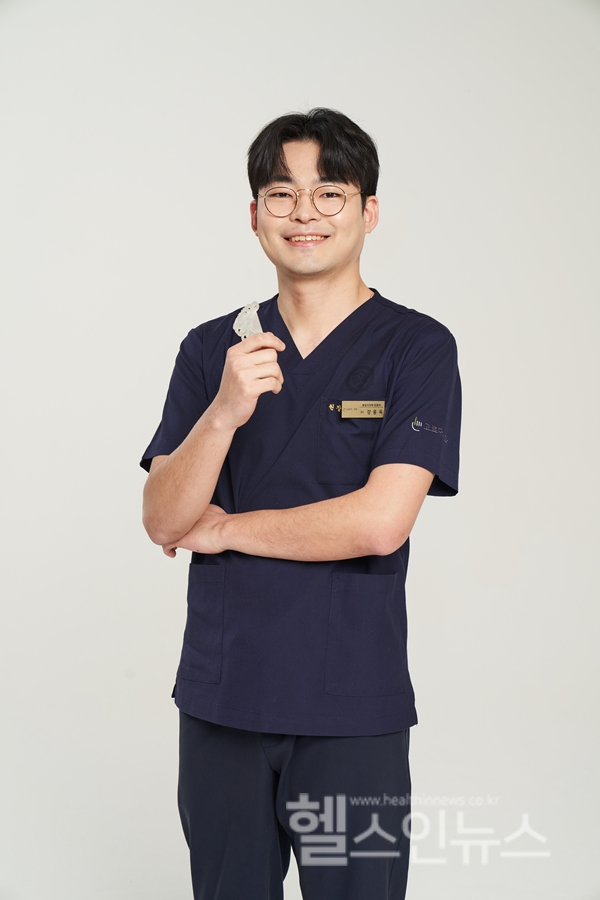 고르다치과의원 강용욱 부산점 대표원장