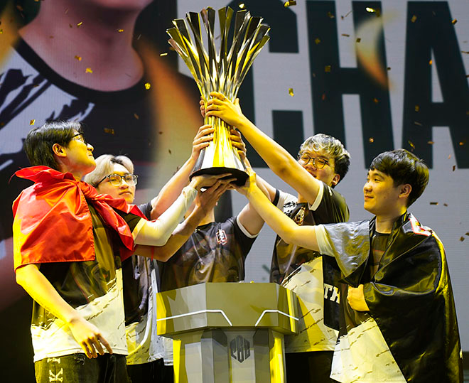 '펍지 글로벌 챔피언십 2024'에서 우승한 '디 익스펜더블스' 팀. 사진 제공 : 크래프톤