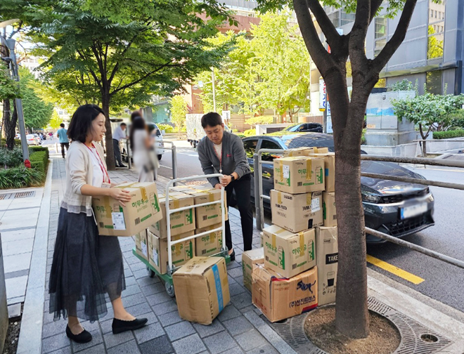 SK증권은 탄소중립 실천과 지속가능한 순환경제 구축을 목표로 시행한 '우유팩을 다시 산업자원으로!' 캠페인의 첫 성과를 24일 발표했다. ⓒ SK증권