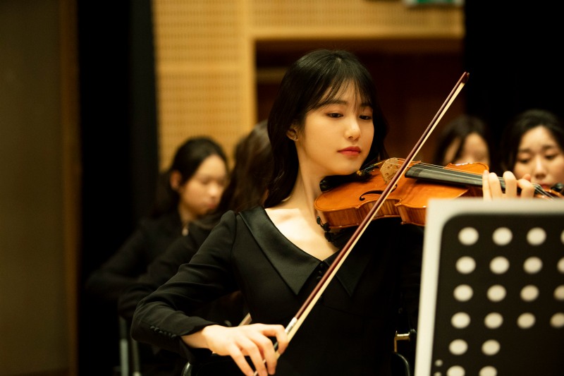 MZ 대세 신예은의 첫 영화 도전…사랑스러운 매력 넘치는 바이올린 전공 음대생으로 완벽 변신(‘말할 수 없는 비밀’)