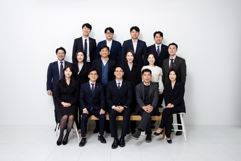 소비자 선임권 전문 (주)경청 손해사정법인 임직원 일동