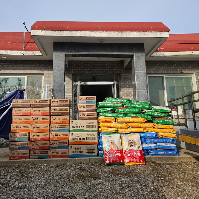 대주펫푸드, 연말 맞아 유기동물보호소 사료 및 간식 총 1톤 기부 및 봉사활동 전개