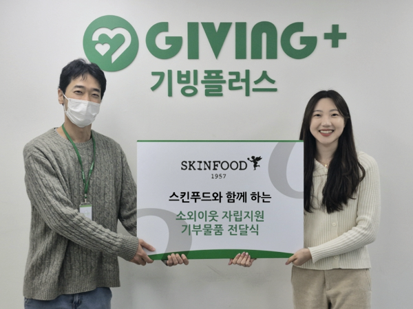 왼쪽부터 기빙플러스 CSV협력팀 조정래 대리, 문소현 간사