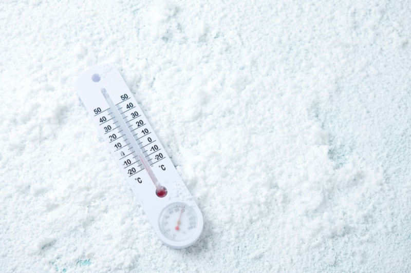 기온이 뚝 떨어지면서 '저체온증' 증상이 발생하기 쉽다. 특히, 영유아와 노인들은 저체온증 취약 계층으로 분류돼 심각할 경우 사망에 이를 수 있다. 저체온증은 예방만이 해결책으로, 체내 열을 높일 수 있는 방법들을 미리 숙지해두는 것이 좋다. (클립아트코리아 제공)