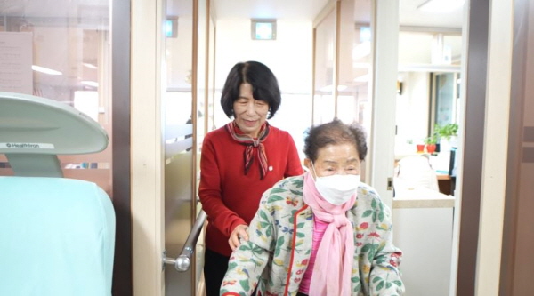 GKL이웃사랑실천상 수상자 윤윤희 씨, 27년간 이어온 숨은 선행 주목