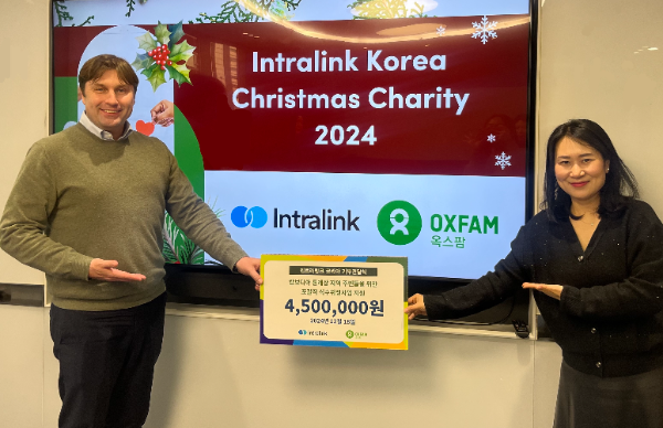 인트라링크 코리아 사무실에서 진행된 기부금 전달식