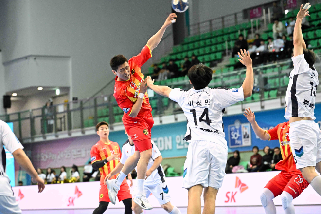 신한SOL페이 24 25 핸드볼 H리그 상무피닉스 신재섭의 경기 모습. / 사진제공=한국핸드볼연맹