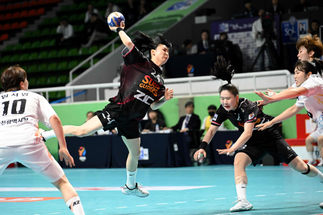 신한SOL페이 23 24 핸드볼 H리그 SK슈가글라이더즈 강경민의 경기 모습. / 사진제공=한국핸드볼연맹