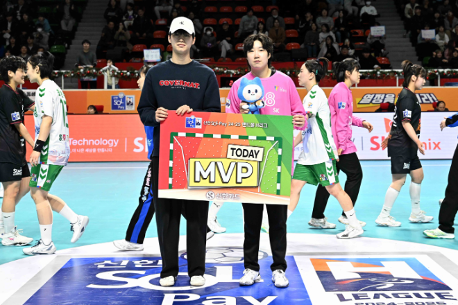 매치 MVP에 선정된 SK슈가글라이더즈 박조은 골키퍼 / 사진제공=한국핸드볼연맹
