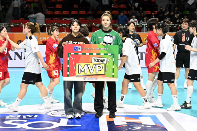 매치 MVP에 선정된 삼척시청 박새영 골키퍼 / 사진제공=한국핸드볼연맹