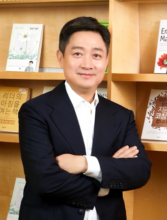 LG유플러스 홍범식 사장이 ‘고객 감동을 통해 밝은 세상을 만드는 것’을 최우선 가치로 추구해 나가자고 구성원들에게 제안했다. 사진은 홍범식 LG유플러스 사장. ⓒLG유플러스