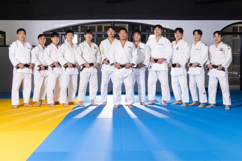 신예선수 대거 투입된 한국마사회 유도단 단체사진