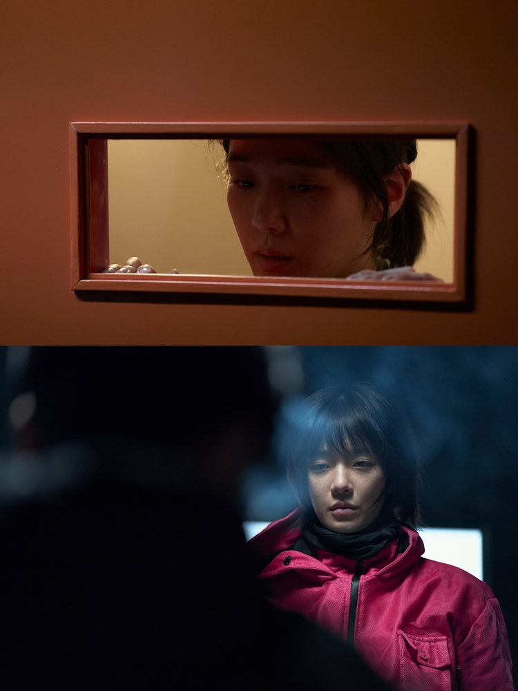 ‘오징어 게임2’ 세계관 확장한 박규영의 등장…초록색 트레이닝복 대신 분홍색 핑크가드 유니폼 입은 ‘노을’