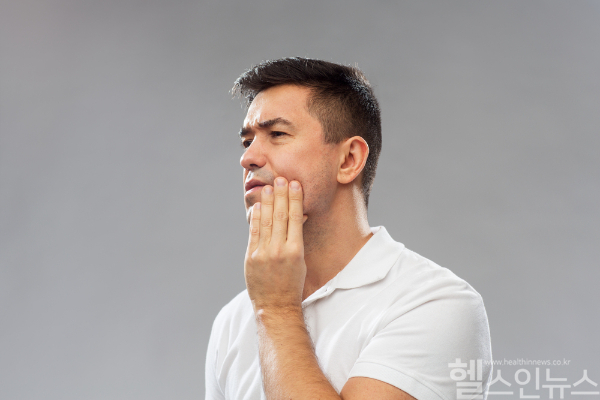 턱관절장애가 10년새 60% 증가한 것으로 나타났다. 이는 특히 말 많이 하는 직업군에게 잘 발생하며 적절한 시기에 진단 및 치료가 이뤄져야 한다. (클립아트코리아)