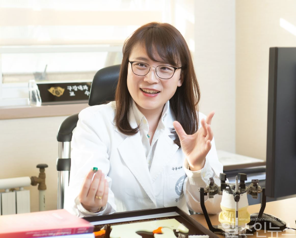 이연희 경희대치과병원 구강내과 교수가 턱관절 장애에 대해 설명하고 있다. (경희대치과병원 제공)