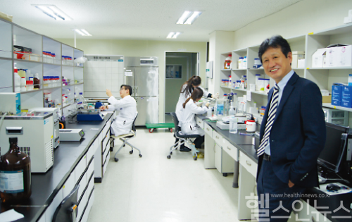 한국비엔씨 최완규 대표와 연구원들 (한국비엔씨 제공)