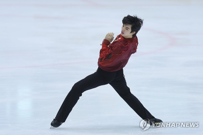 연기 펼치는 차준환