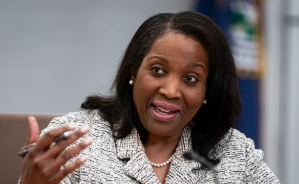 (상보) 연준 쿡 "금리인하 좀더 신중하게 진행할 수도"