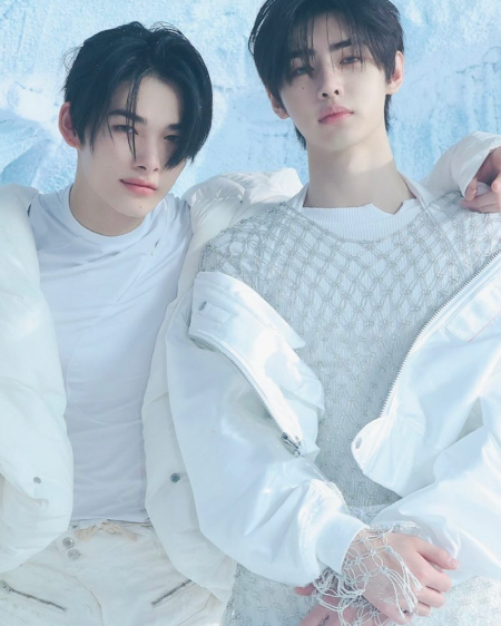 엔하이픈의 멤버 니키(왼쪽)와 성훈. 사진 출처-엔하이픈 SNS(위버스)