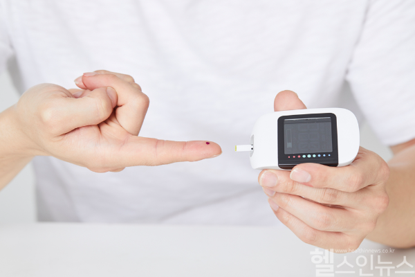 나이들면 걸리는 병이란 인식이 큰 당뇨병이 최근 20~30대 젊은층 사이에서 크게 늘어나 문제가 되고 있다. (클립아트코리아)