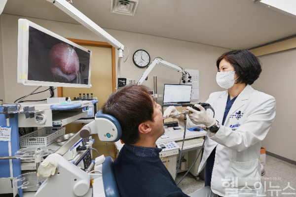 민현진 중앙대병원 이비인후과 교수 진료 사진 (중앙대병원 제공)